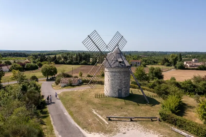Le Moulin de Boisse, un moulin à vent typique du Quercy Blanc.