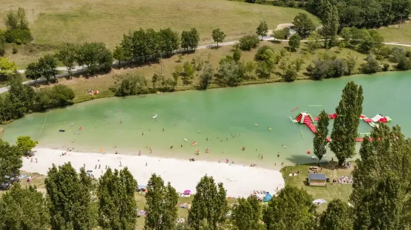 Lac de baignade à Montcuq, Quercy Blanc.