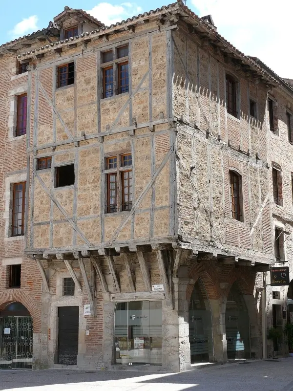 L'une des plus anciennes maison à colombages du sud-ouest de la France, au 12 rue Daurade à Cahors. 